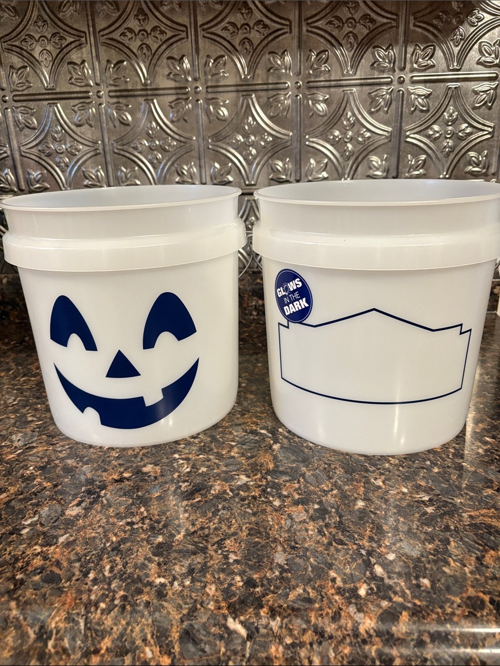 👻Glow-in-the-Dark White Halloween Jack-O'-Lantern Candy Buckets👻